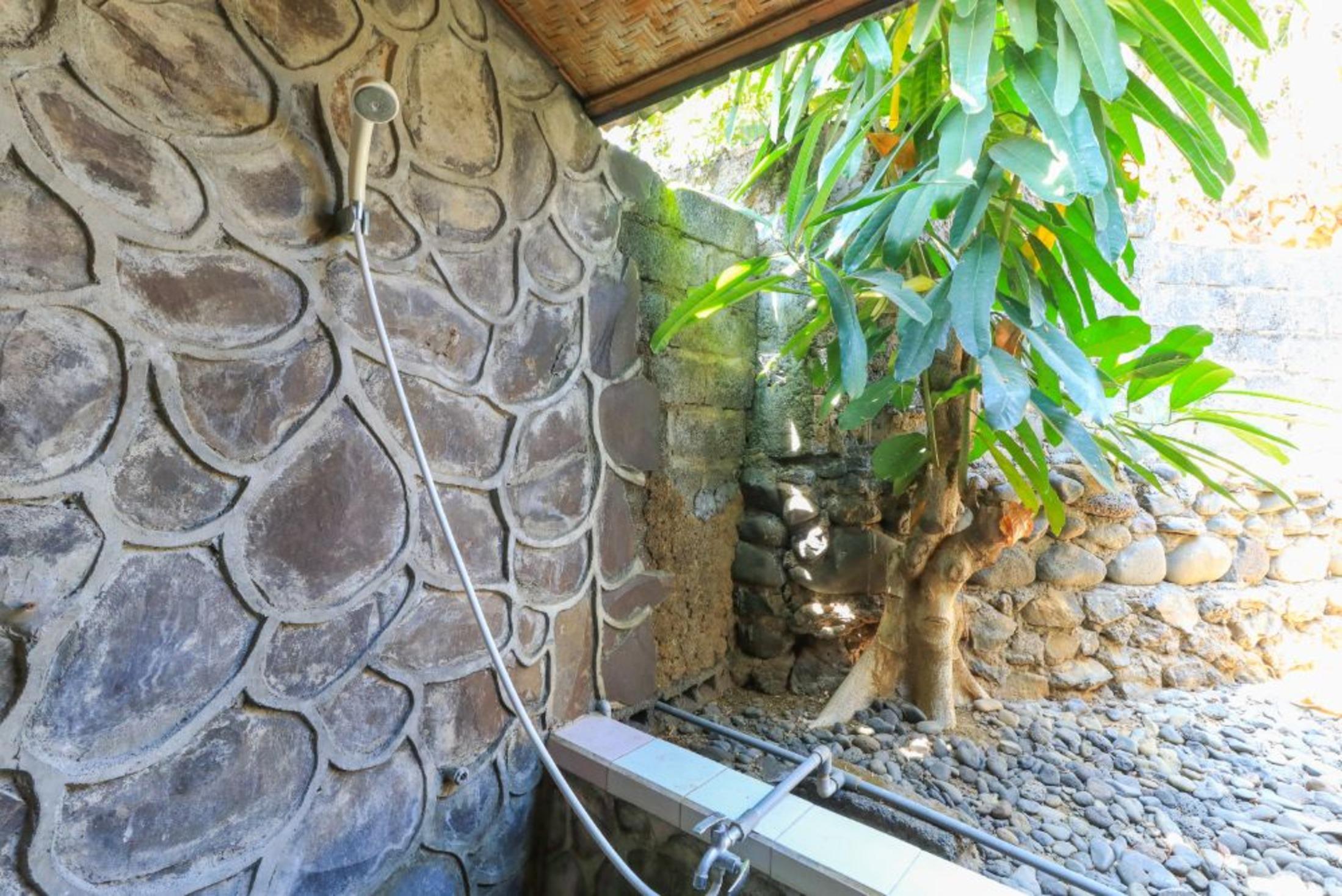 Hotel Tara Bar & Resto Air Sanih Kubutambahan  Buitenkant foto