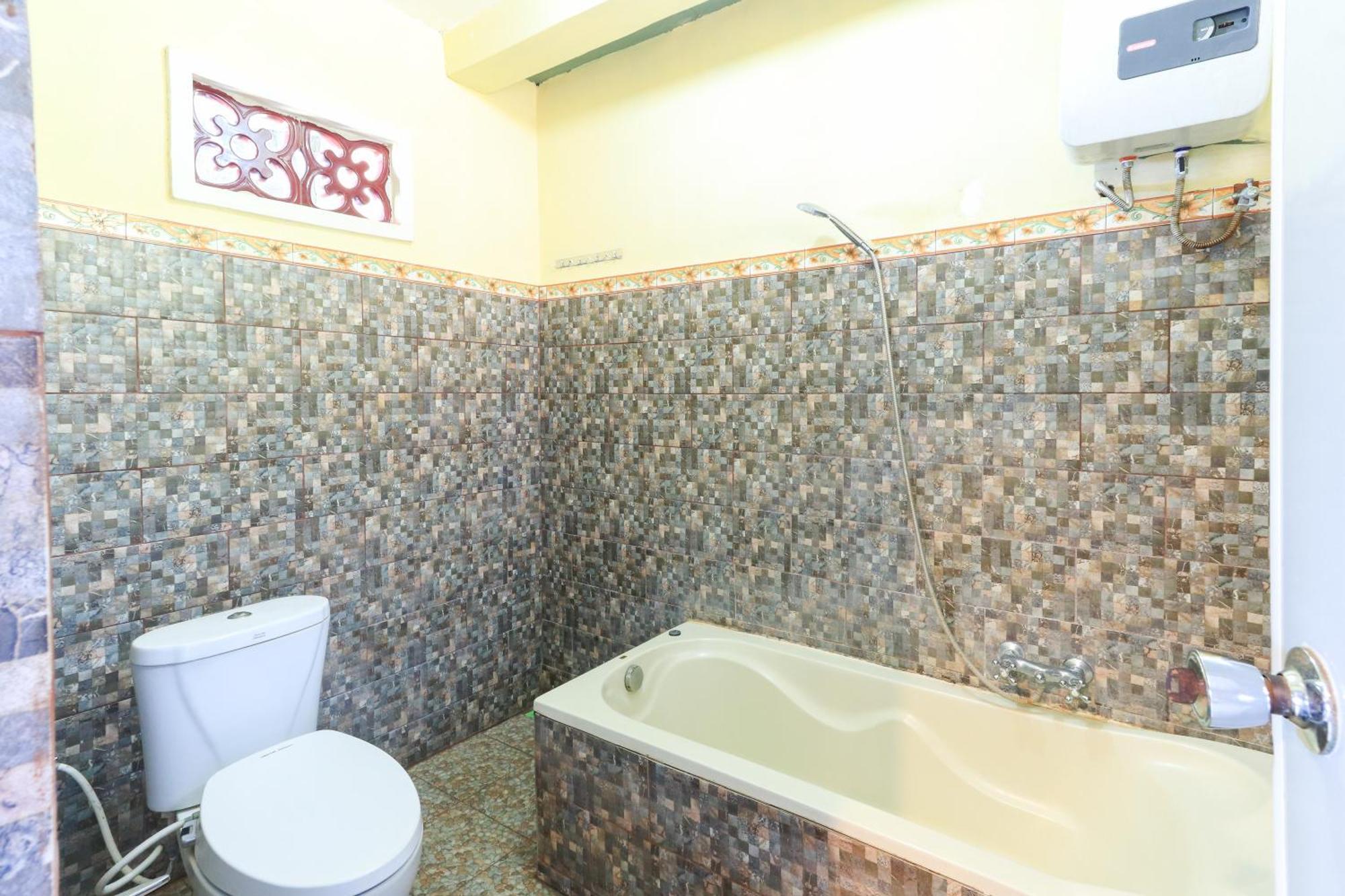 Hotel Tara Bar & Resto Air Sanih Kubutambahan  Kamer foto